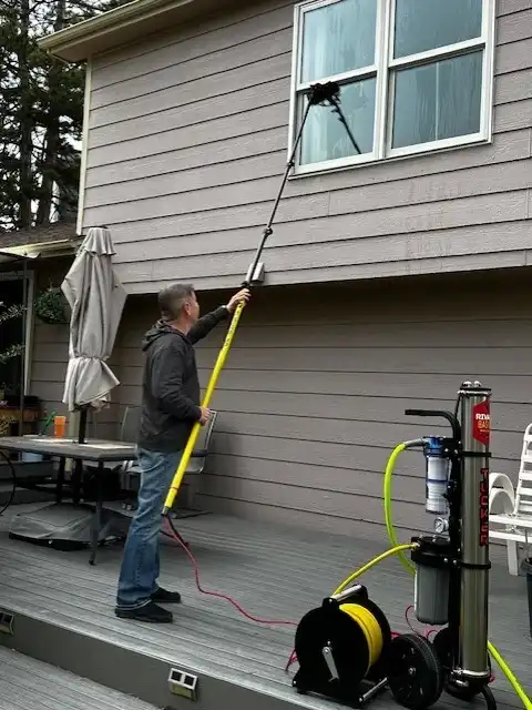 Solar Clean Colorado cleaning windows